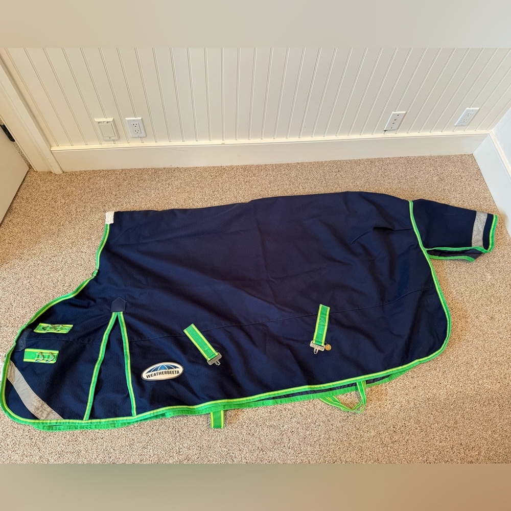 Used Horse Weatherbeeta Comfitec Dynamic Light Turnout Sheet. 75” - Picture 2 of 6